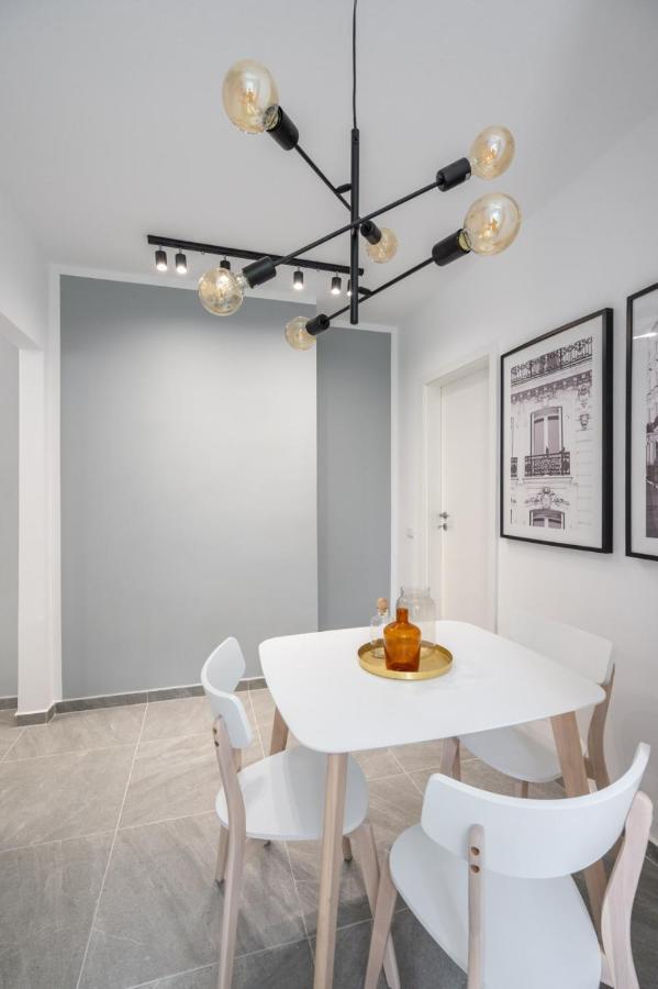 Relax Apartament In Piata Universitatii Bucureşti Eksteriør bilde