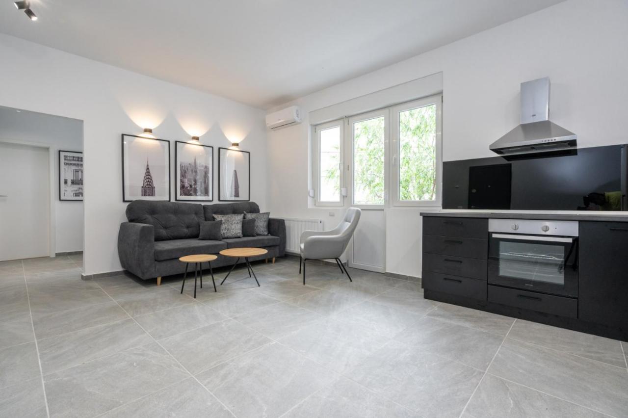 Relax Apartament In Piata Universitatii Bucureşti Eksteriør bilde